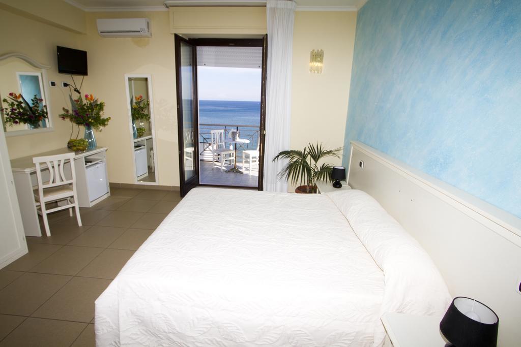 Cicasub Hotel Crotone Room photo